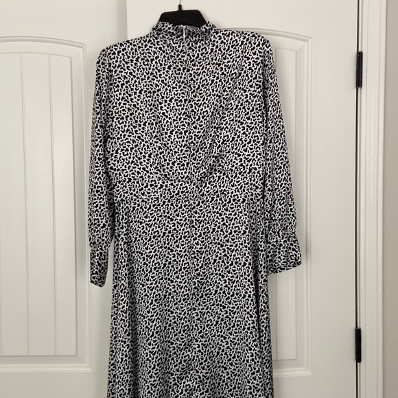 Dress - Picture 5 of 6